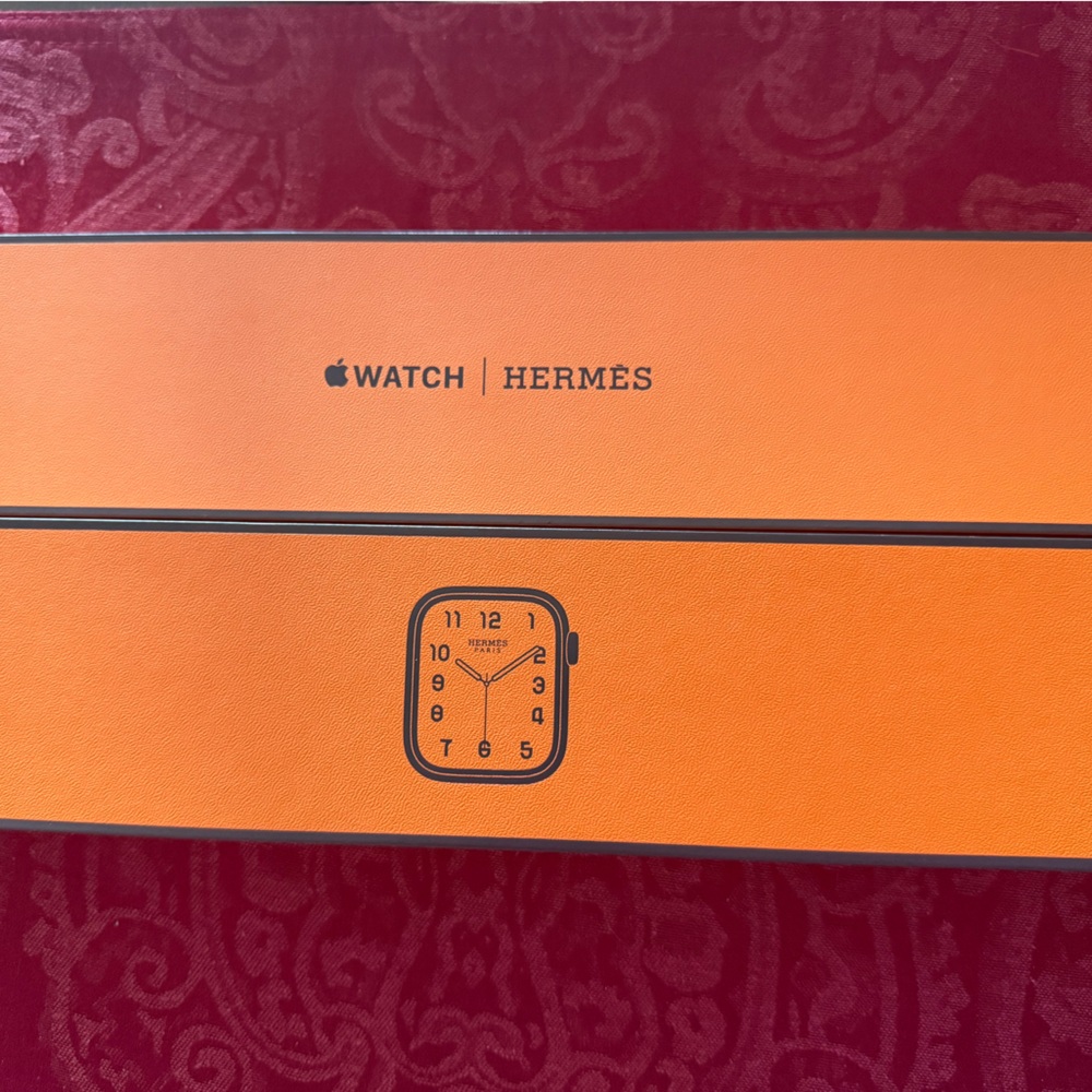 Hermès Apple Watch with Hermes orange sport band